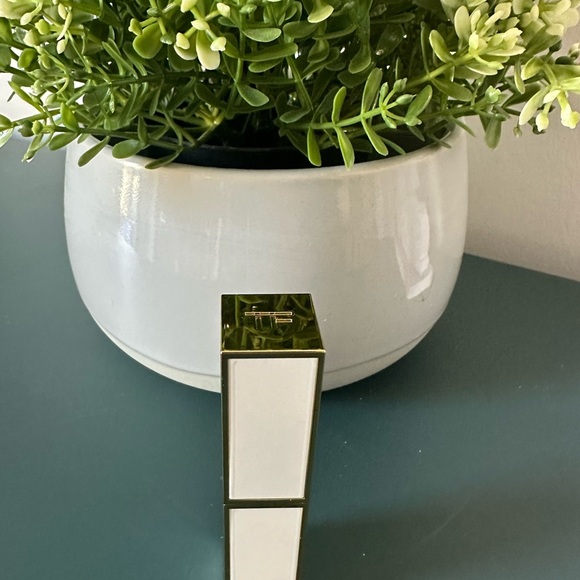 Tom Ford Soleil Lip Balm - Ile D’amour - Picture 5 of 6